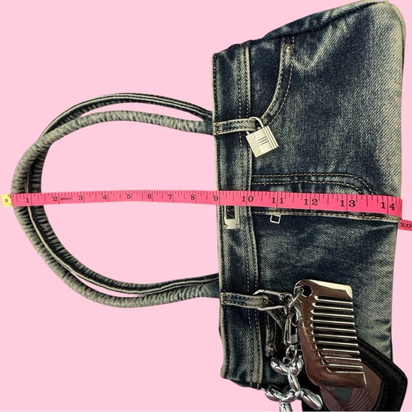 NWT VINTAGE STYLE JEANS HANDBAG WITH DETACHABLE ADJUSTABLE STRAP & BAG CHARMS - Picture 10 of 12